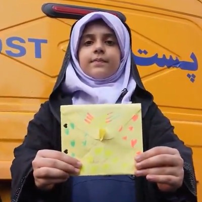 پستچی در مدرسه