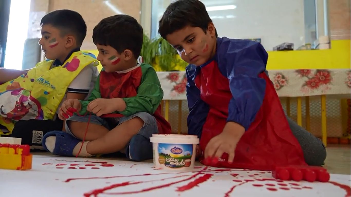 کارخونه‌یِ ساختِ خاطراتِ رنگی